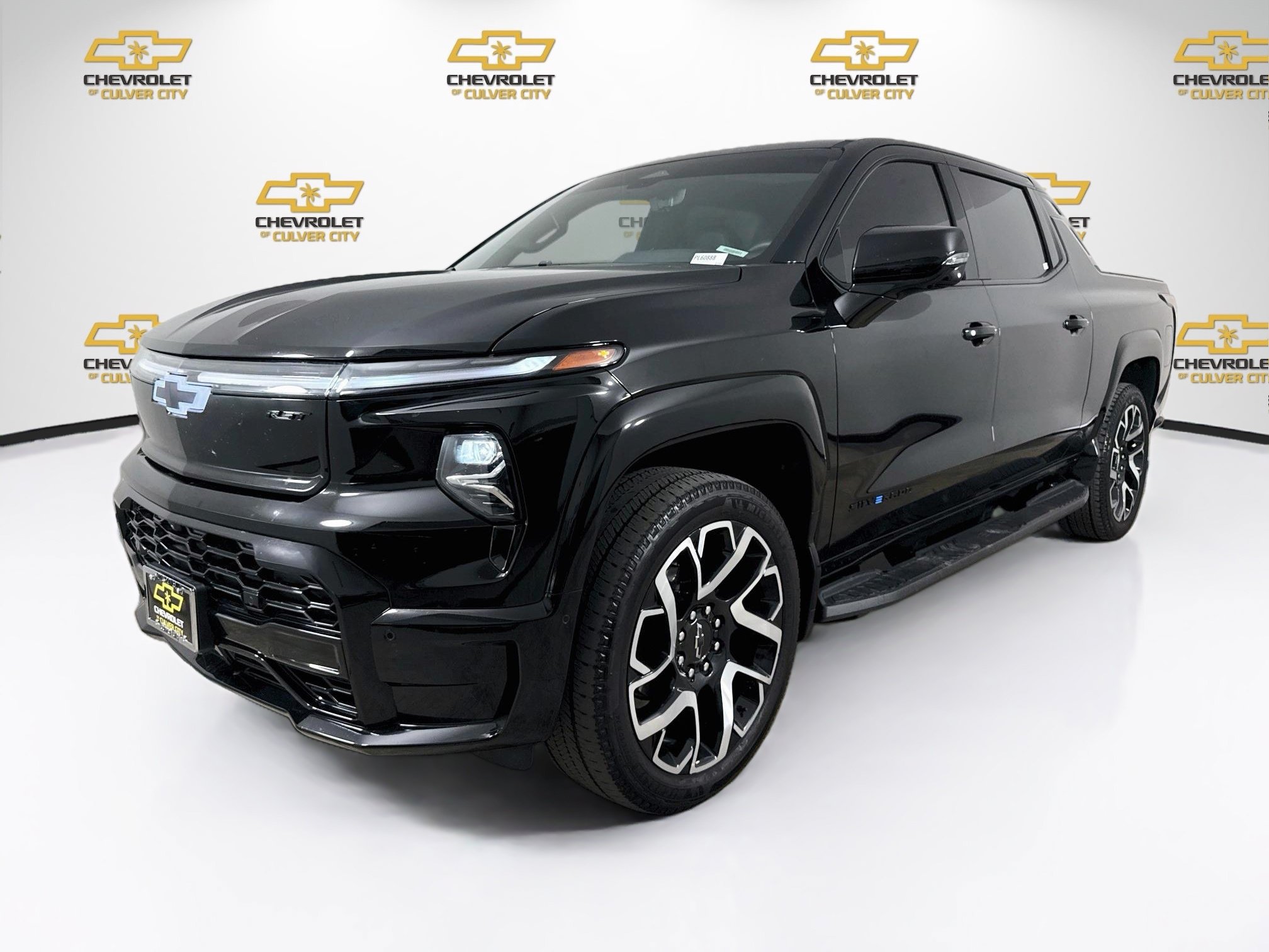 Used 2024 Chevrolet Silverado EV RST AWD/4WD image 3