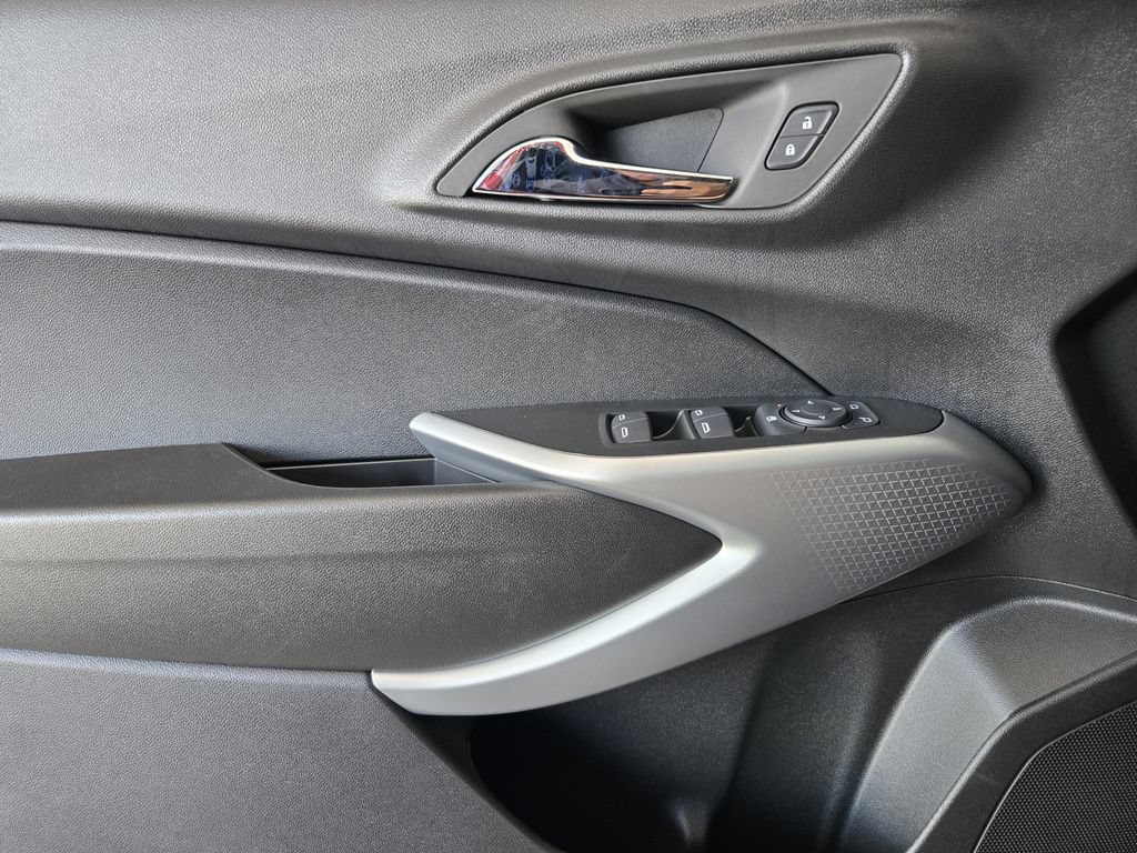 New 2026 Chevrolet Trax RS w/ Driver Confidence Package FWD image 23
