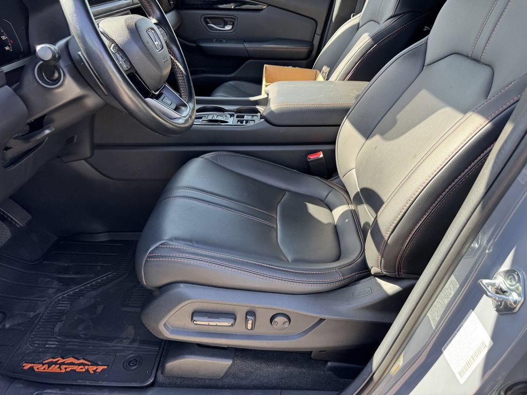 Used 2025 Honda Pilot TrailSport image 18