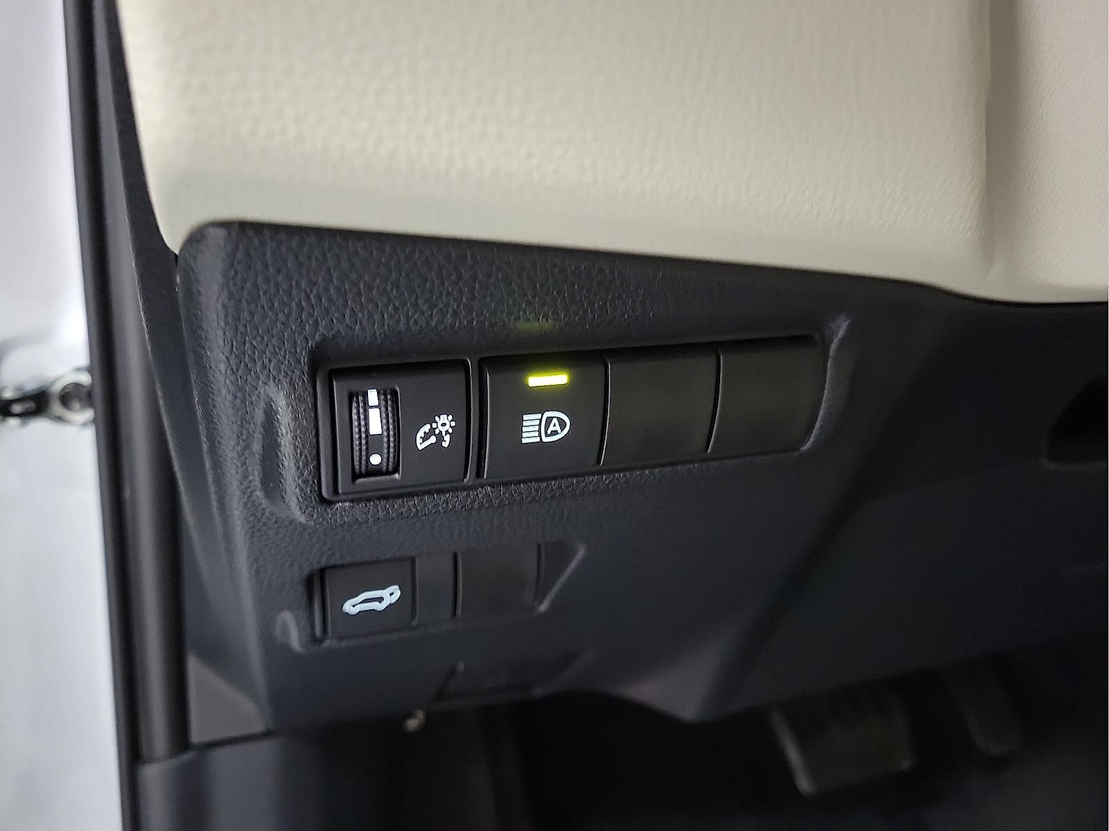 Certified 2023 Toyota Corolla Cross XLE w/ Convenience Package FWD image 13
