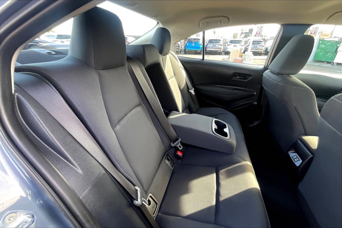 Used 2025 Toyota Corolla LE FWD image 24