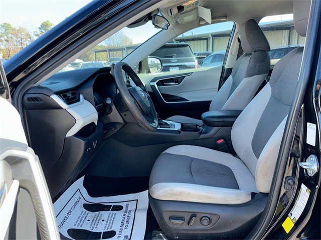 Used 2021 Toyota RAV4 XLE image 16
