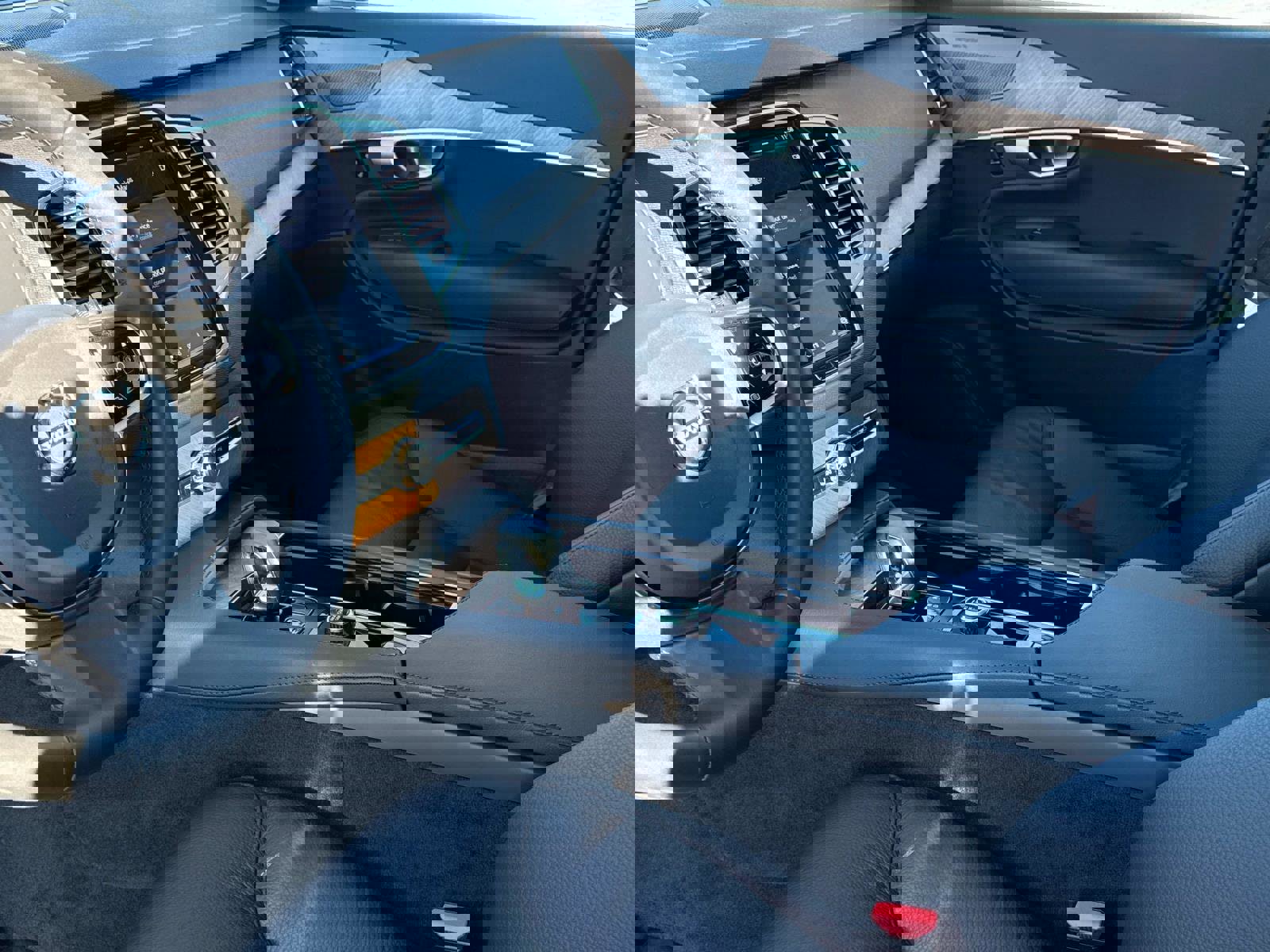 Certified 2024 Volvo XC90 T8 Plus w/ Protection Package Premier image 19