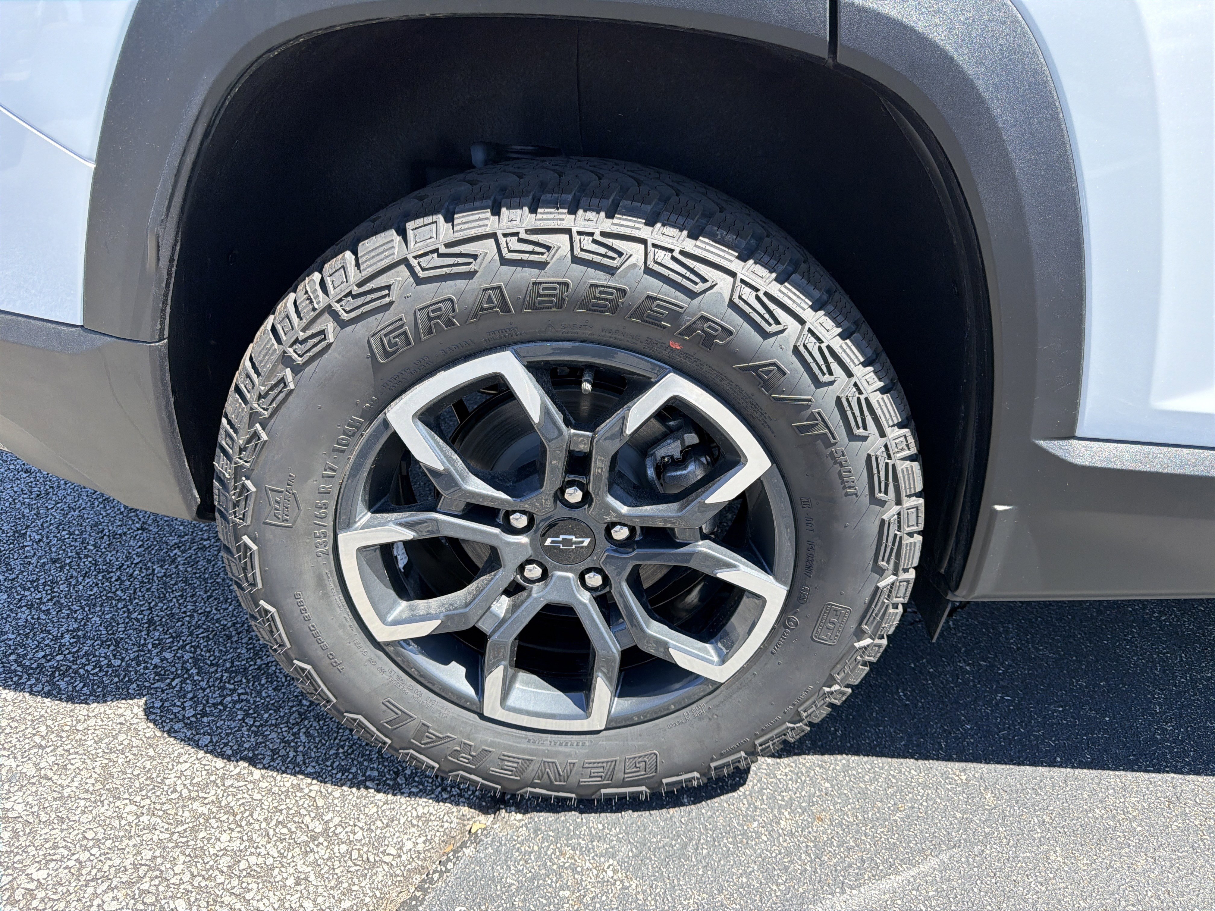 New 2026 Chevrolet Equinox ACTIV w/ Safety and Technology Package AWD/4WD image 17