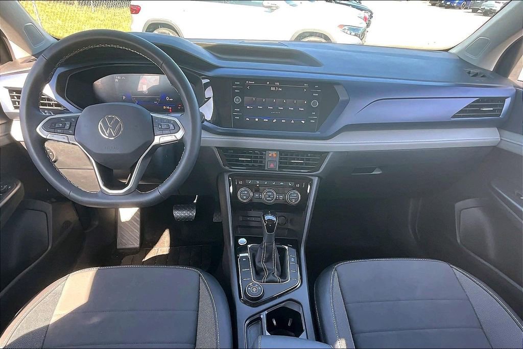 Used 2024 Volkswagen Taos SE image 7