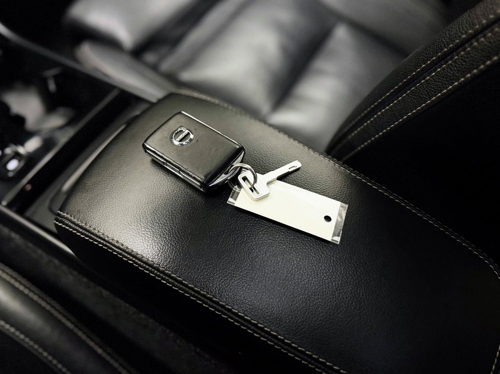 Used 2019 Volvo XC40 T5 Inscription image 23