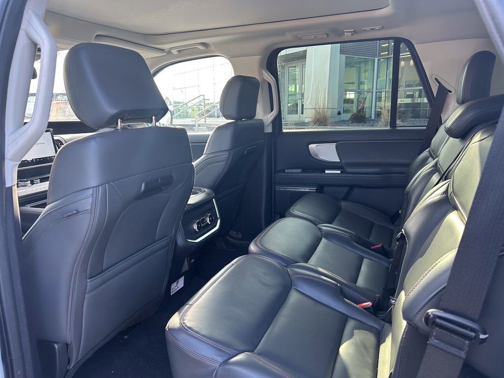 Certified 2025 Ford Expedition Active image 14