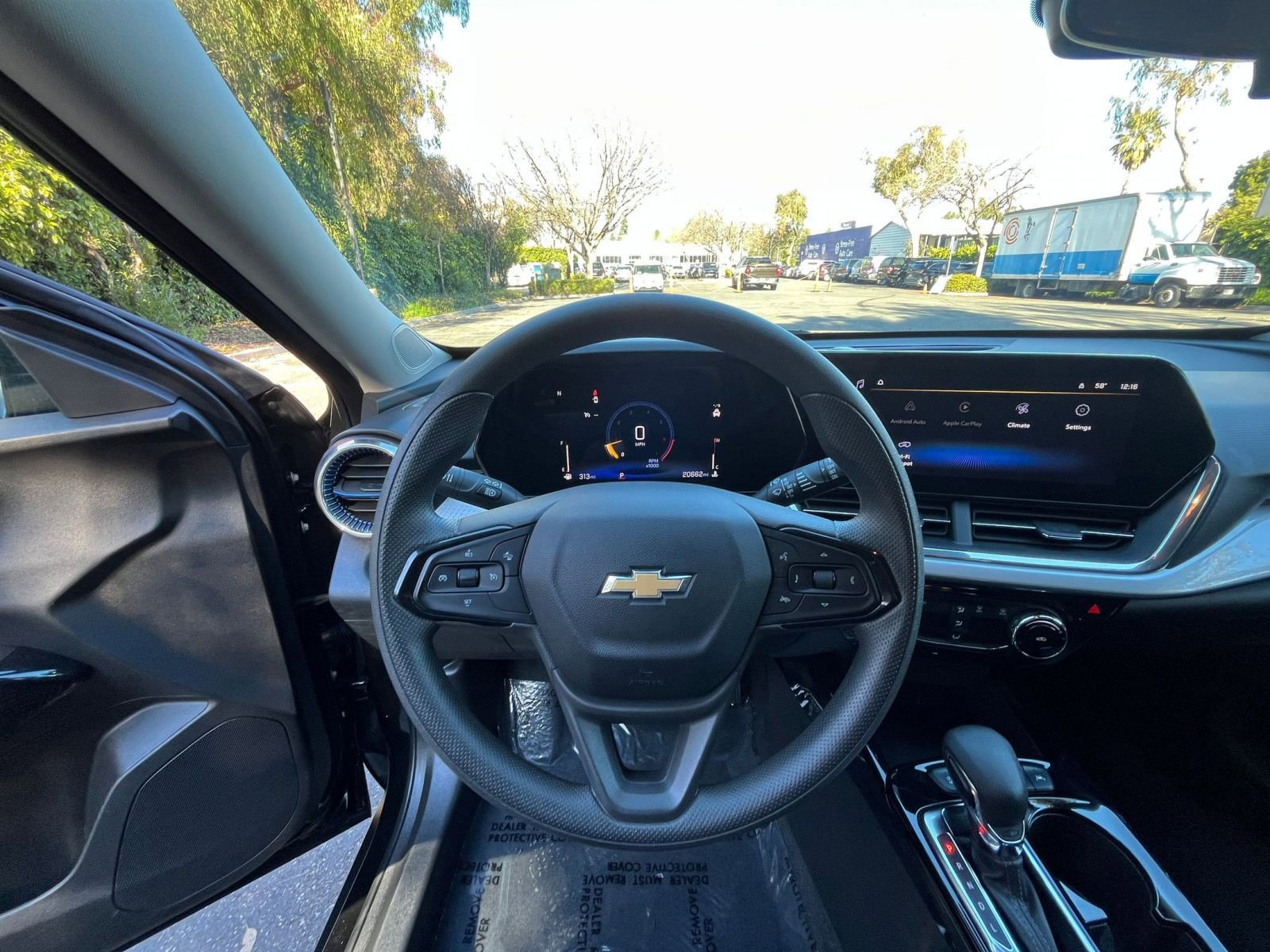 Used 2025 Chevrolet Trax LT image 32