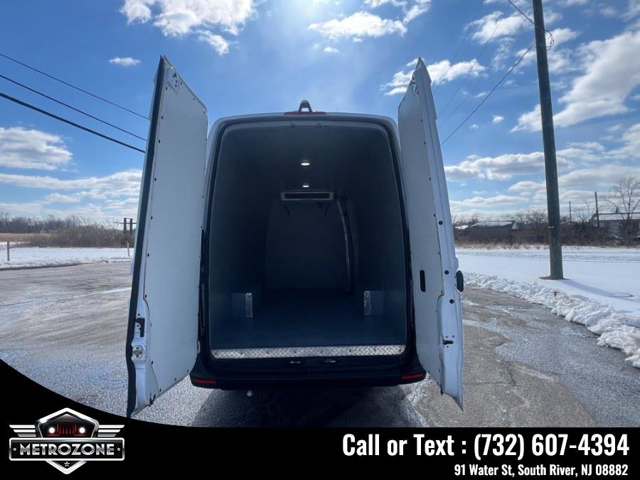 Used 2022 Mercedes-Benz Sprinter 2500 image 14