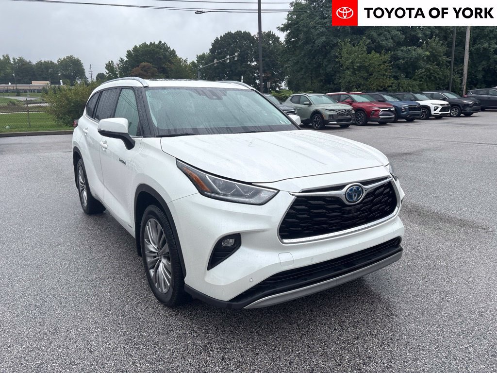 Used 2021 Toyota Highlander Platinum AWD/4WD image 1