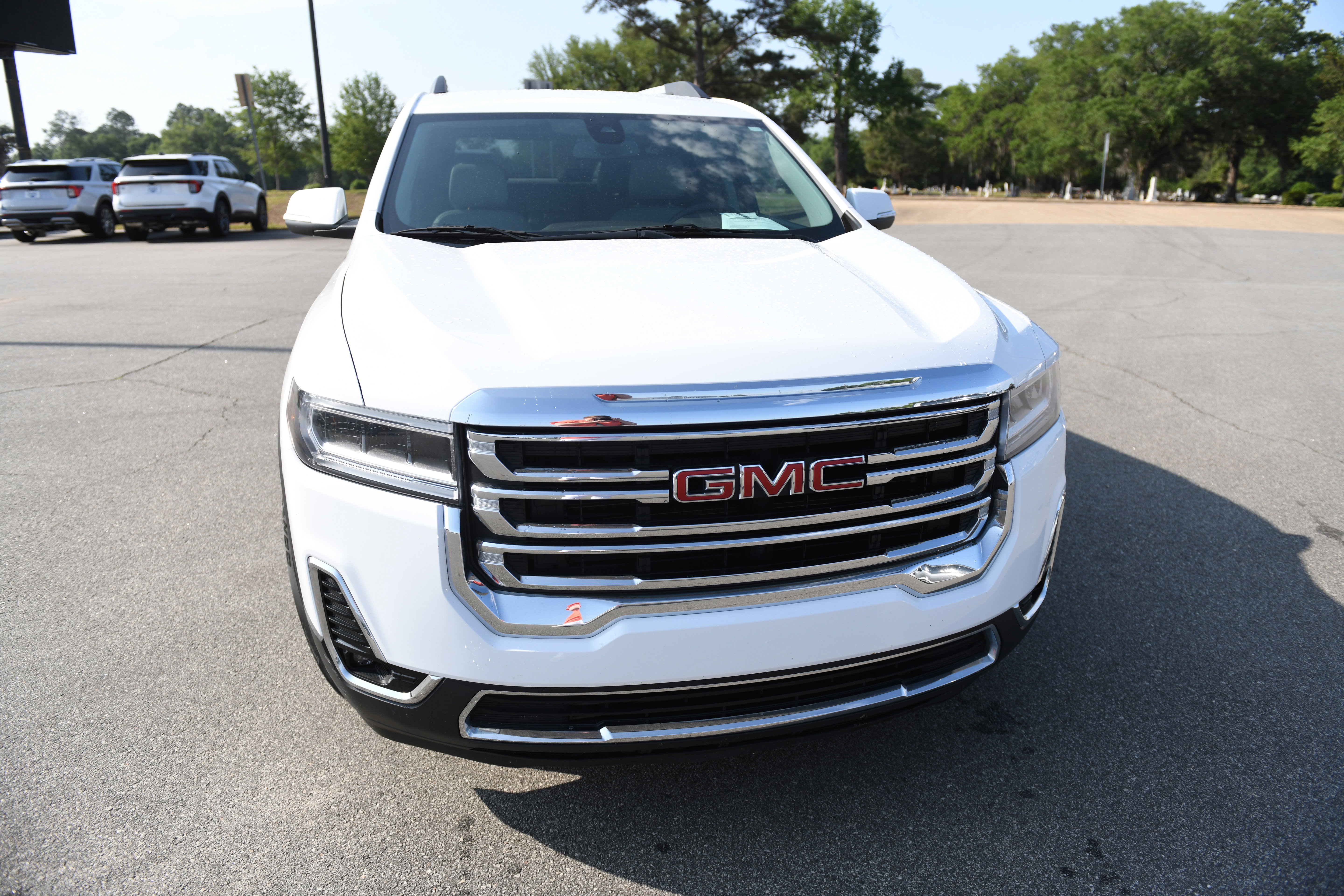 Used 2023 GMC Acadia SLT FWD image 4