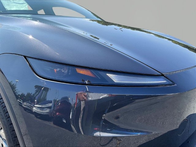 Used 2026 Tesla Model Y 2WD image 31