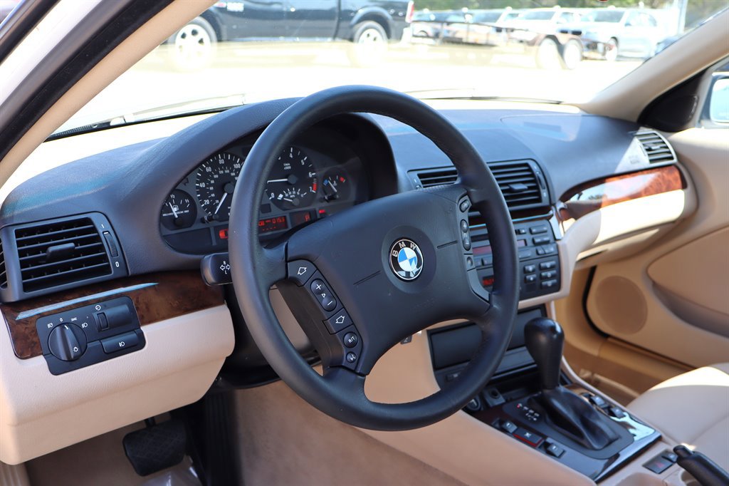 Used 2004 BMW 325i Sedan image 16