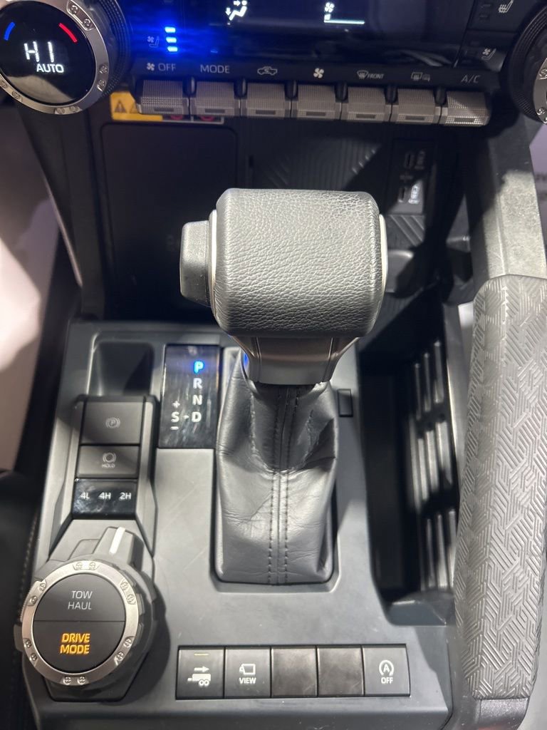 Used 2024 Toyota Tacoma Limited w/ Limited Package (LT) image 29