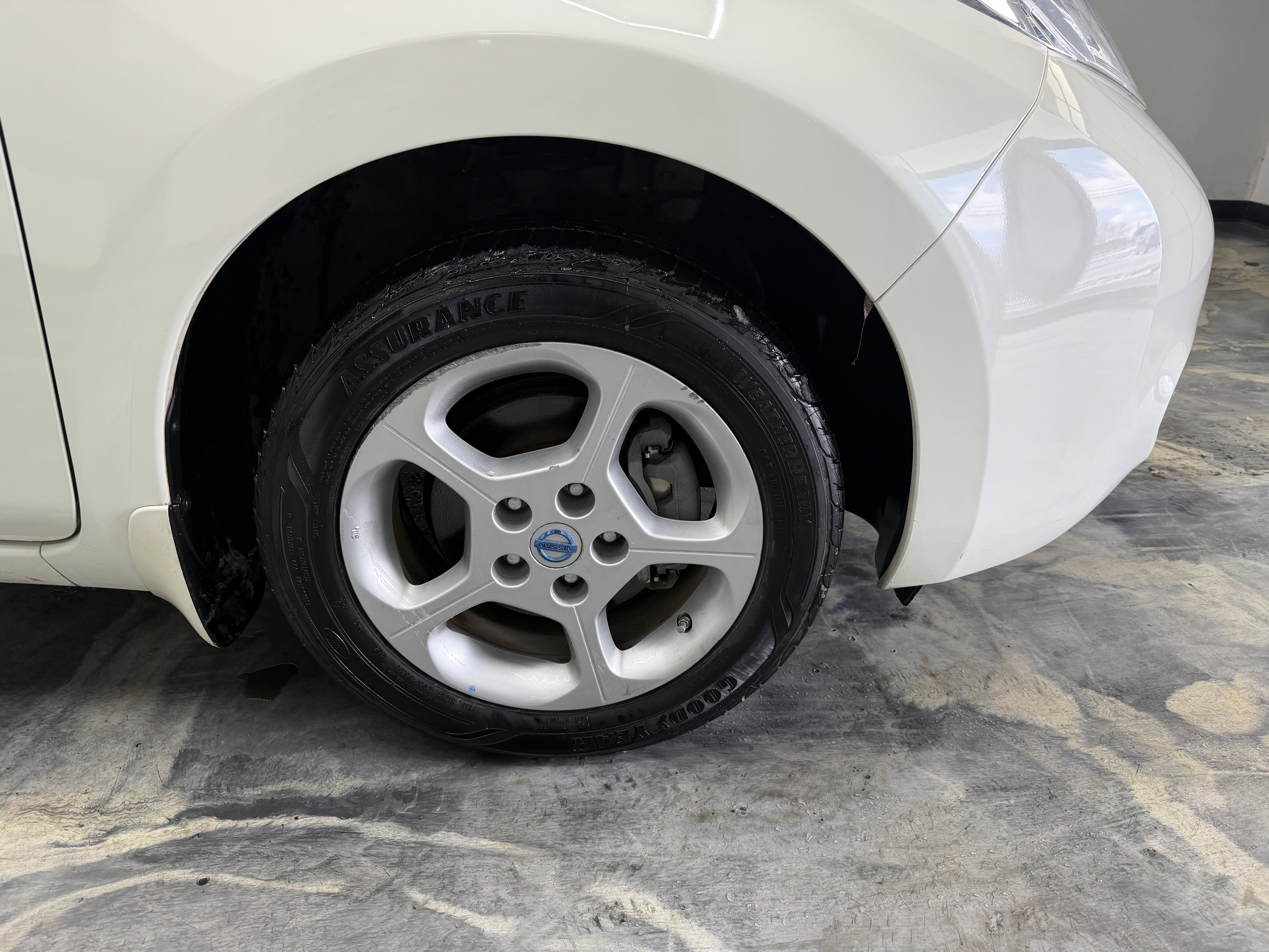 Used 2012 Nissan Leaf SV image 25