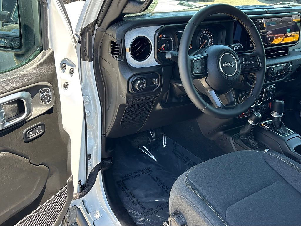 Used 2024 Jeep Wrangler Unlimited Sport AWD/4WD image 9