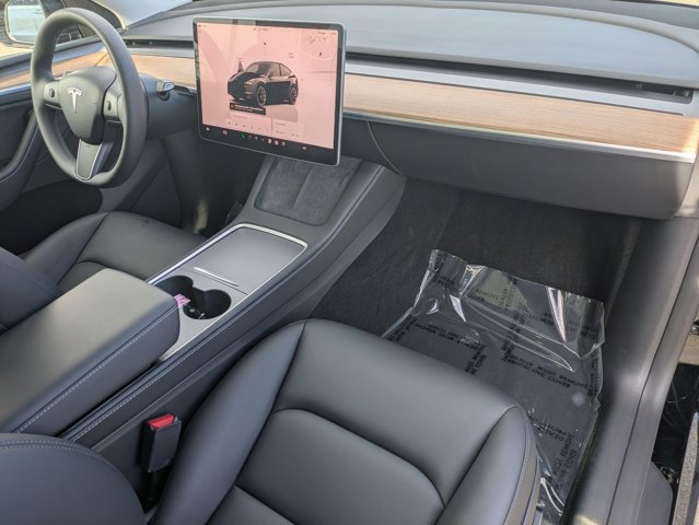 Used 2024 Tesla Model Y Long Range image 21