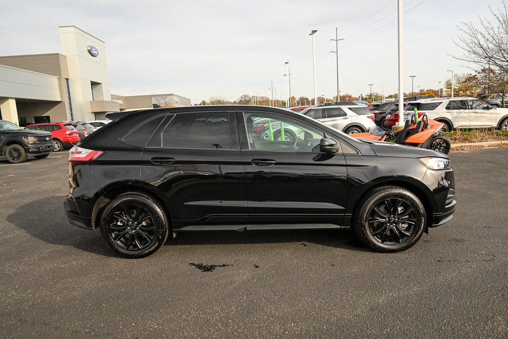 New 2024 Ford Edge SE w/ Black Appearance Package image 2