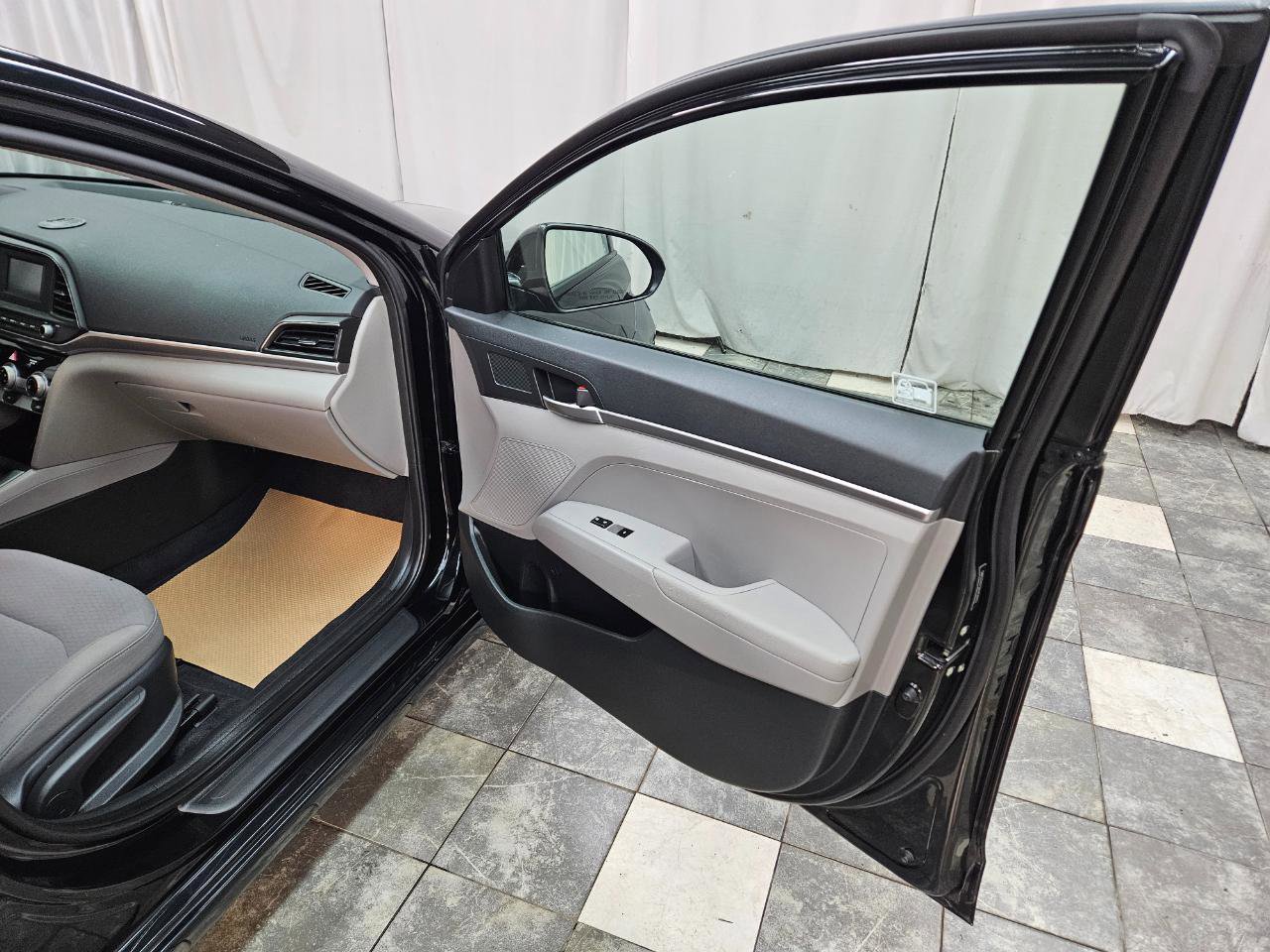 Used 2019 Hyundai Elantra SE FWD image 10