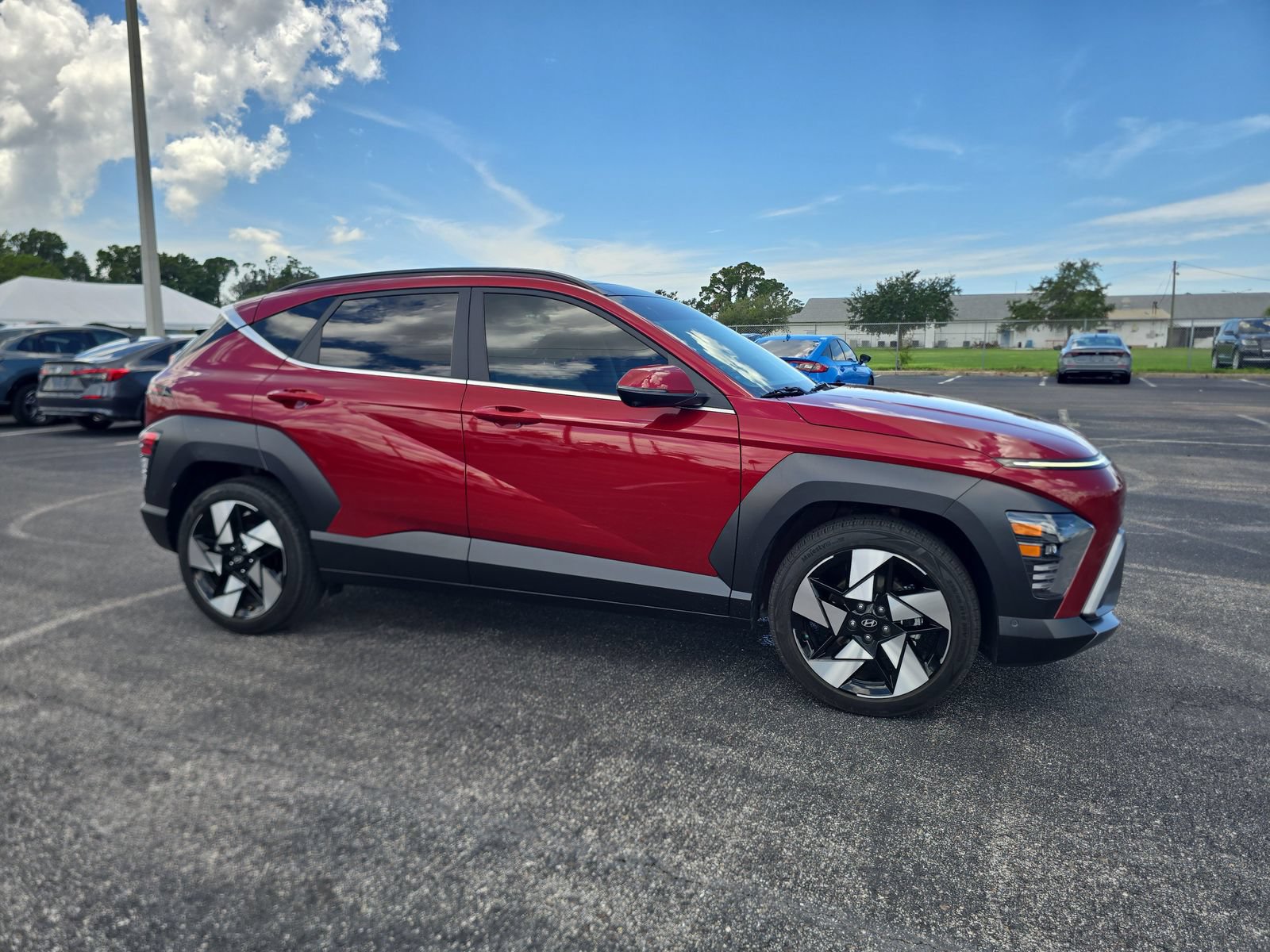 Used 2024 Hyundai Kona Limited FWD image 2