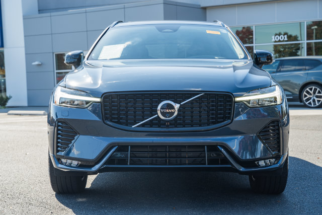 Used 2024 Volvo XC60 B5 Plus w/ Protection Package Premier AWD/4WD image 2