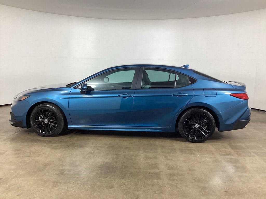 Used 2025 Toyota Camry SE w/ Convenience Package FWD image 8
