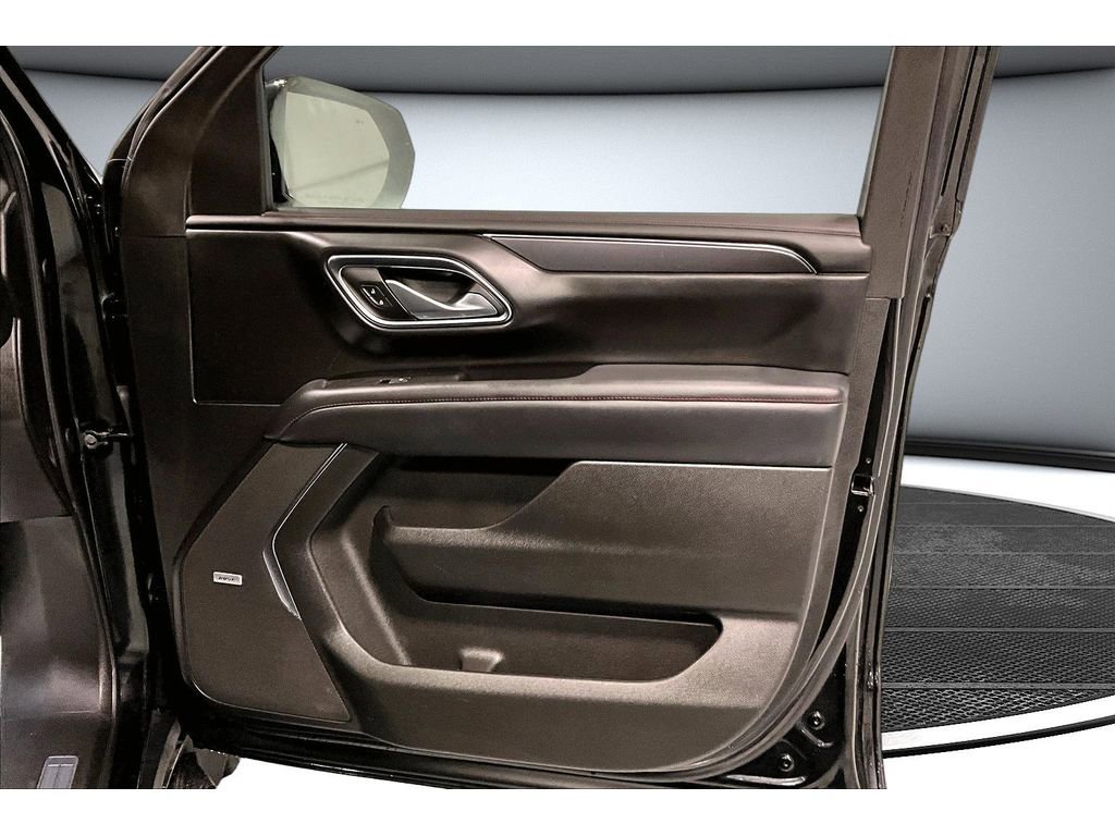 Used 2024 Chevrolet Suburban RST w/ Luxury Package AWD/4WD image 25