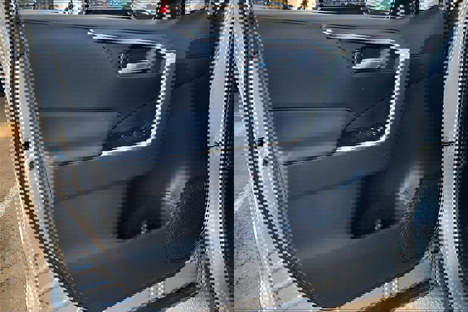 Used 2025 Toyota RAV4 XLE image 24