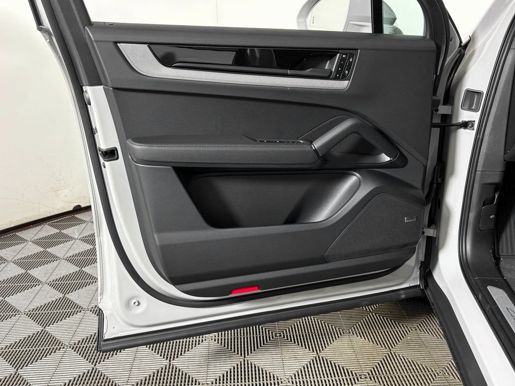 Certified 2026 Porsche Cayenne AWD/4WD image 15