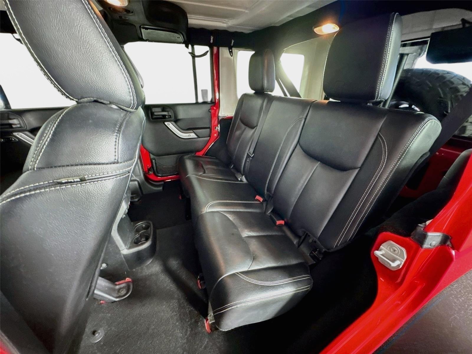 Used 2015 Jeep Wrangler Unlimited Rubicon AWD/4WD image 21