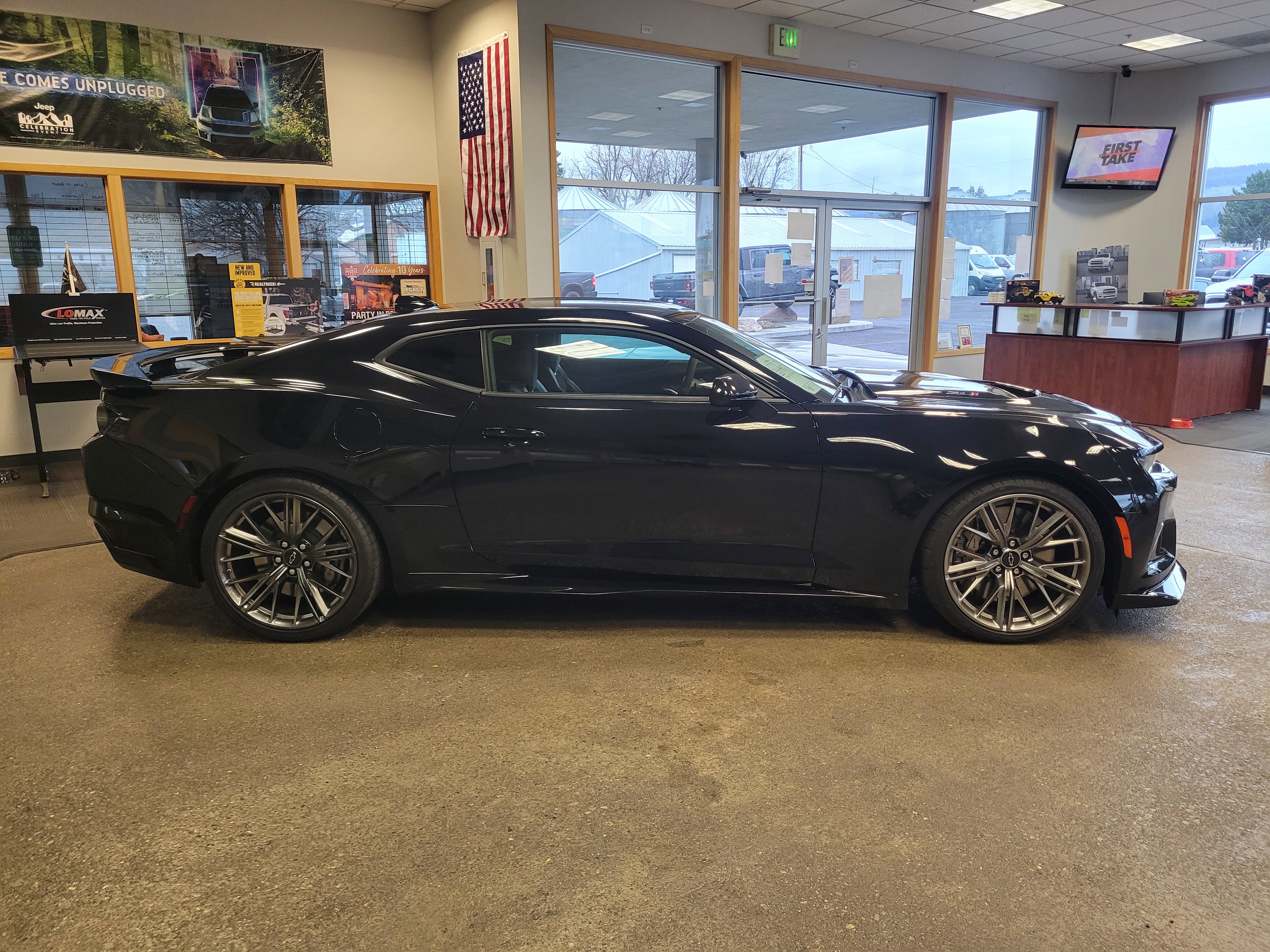 Used 2022 Chevrolet Camaro ZL1 image 2