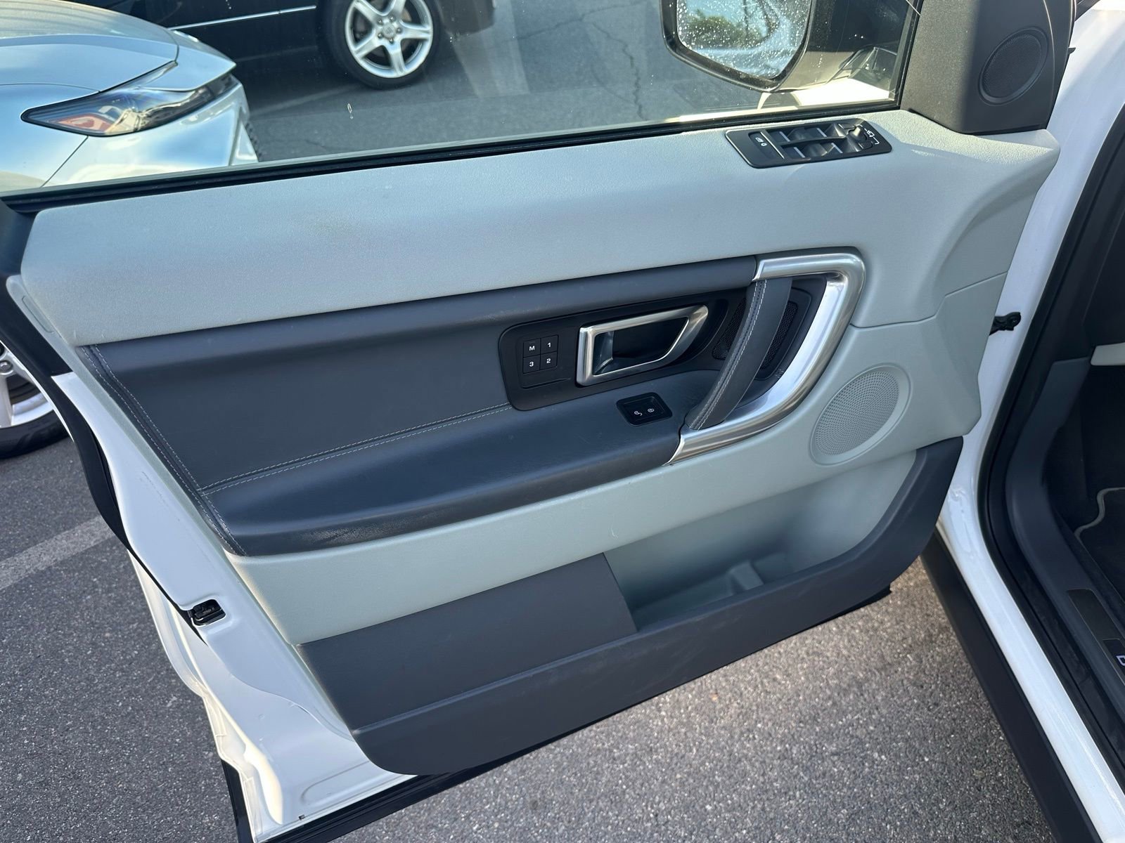 Used 2017 Land Rover Discovery Sport HSE Luxury image 5