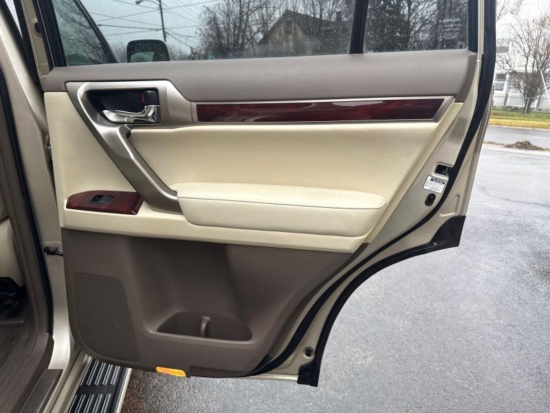 Used 2010 Lexus GX 460 image 19