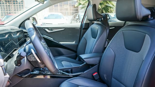 Certified 2025 Kia Niro EX FWD image 19