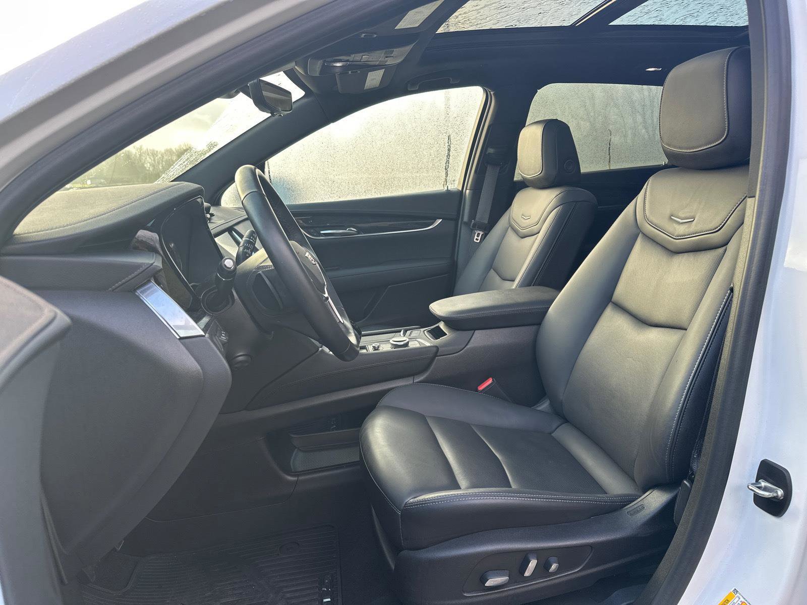 Used 2022 Cadillac XT5 Premium Luxury w/ Technology Package image 3