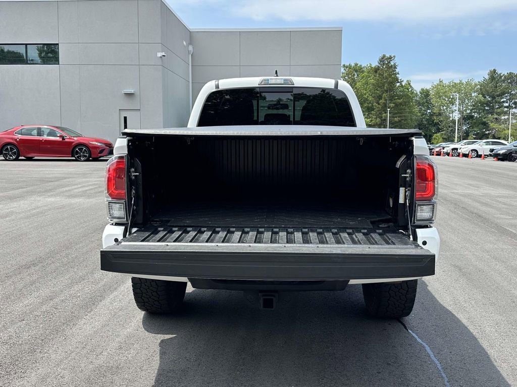 Used 2017 Toyota Tacoma TRD Sport w/ Premium & Technology Package AWD/4WD image 8