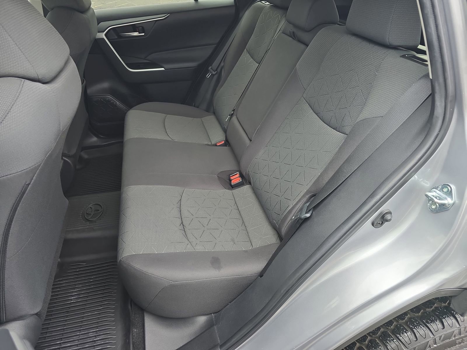 Used 2022 Toyota RAV4 XLE image 17