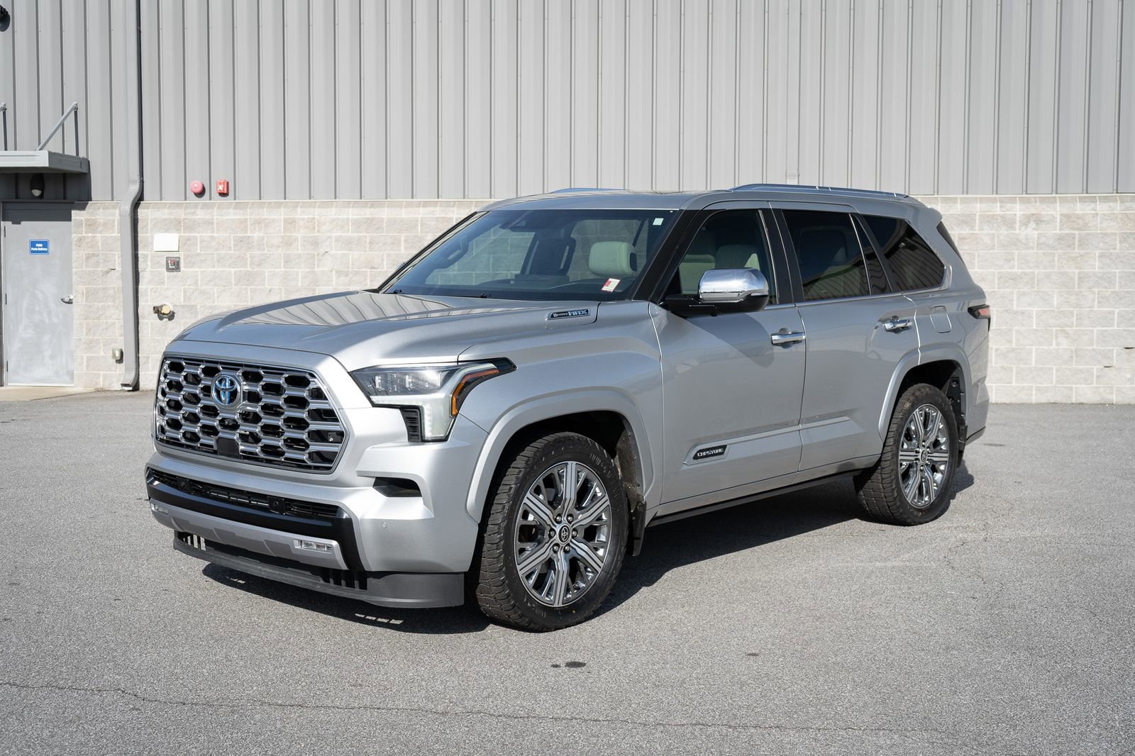 Used 2024 Toyota Sequoia Capstone AWD/4WD image 11