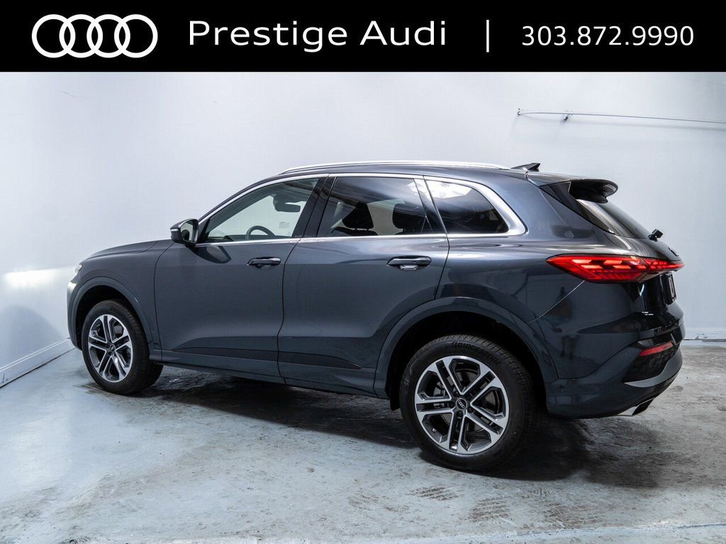 Used 2025 Audi Q5 Premium w/ Convenience Package image 2