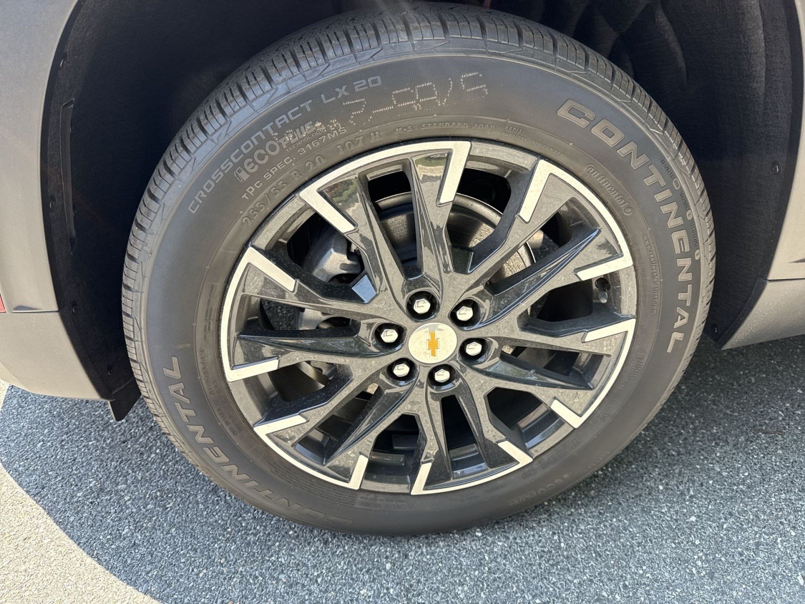 New 2026 Chevrolet Traverse LT w/ Sun and Wheel Package AWD/4WD image 8