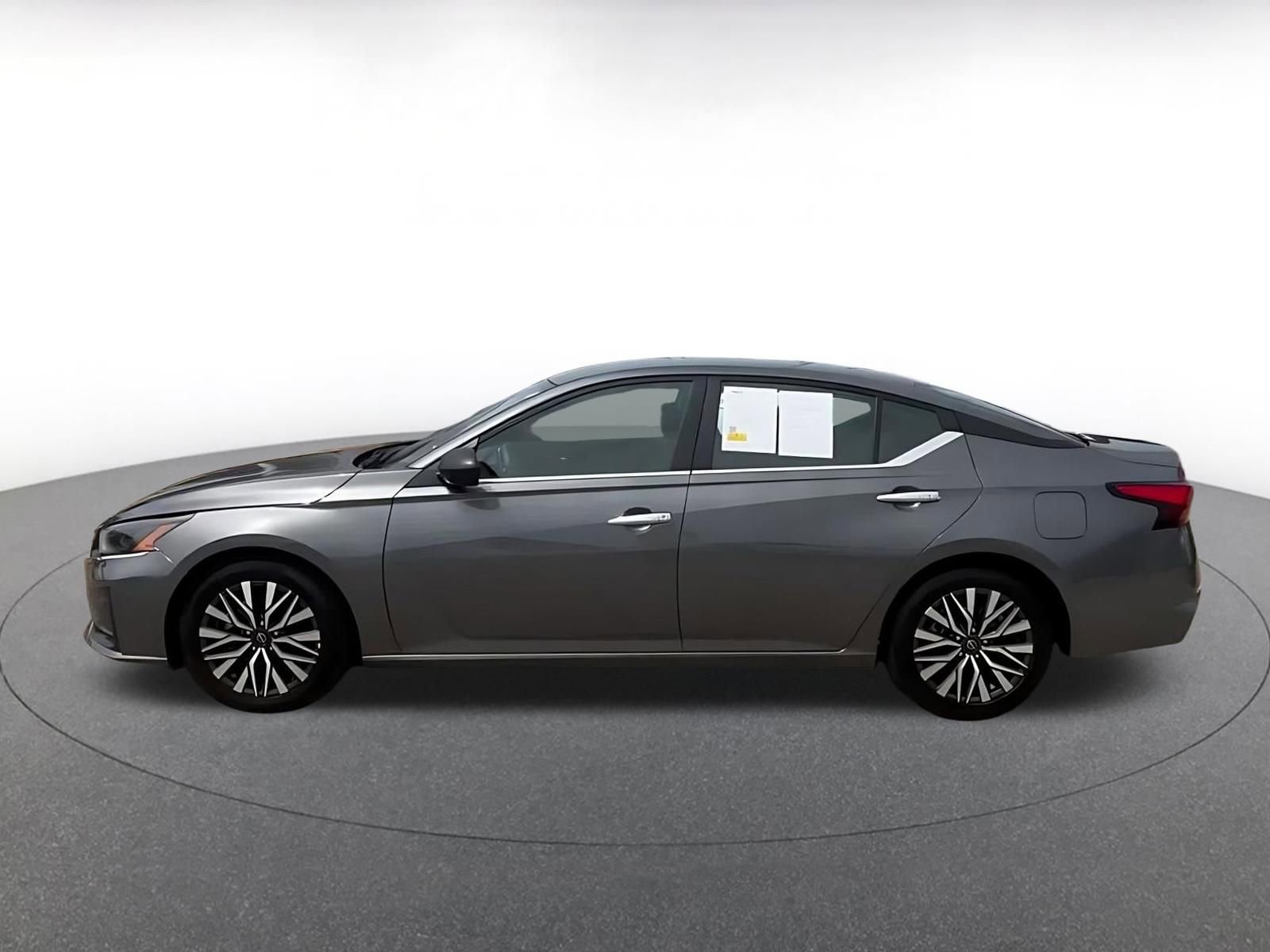 Used 2025 Nissan Altima 2.5 SV FWD image 8