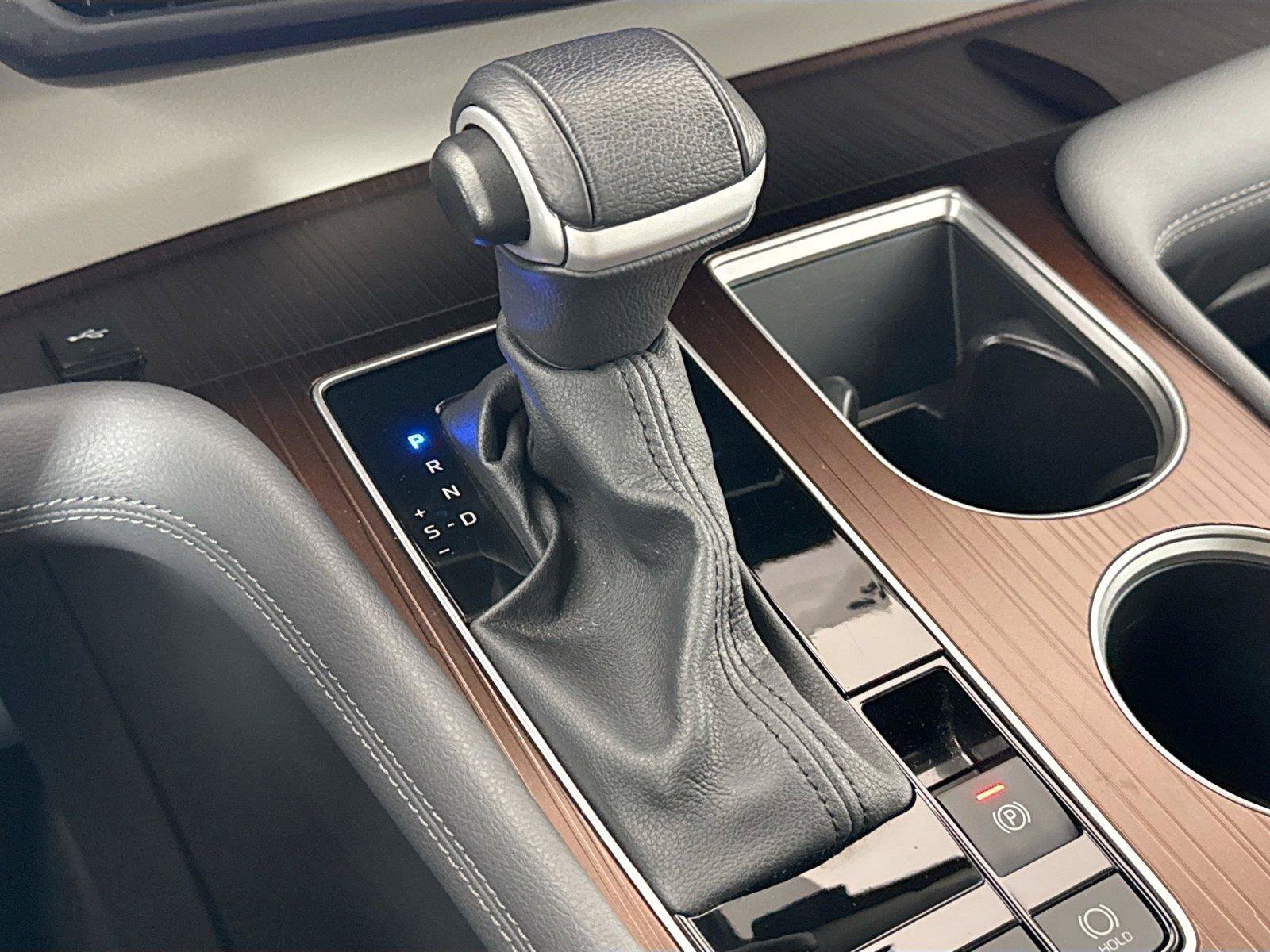 Certified 2024 Toyota Sienna XLE FWD image 27
