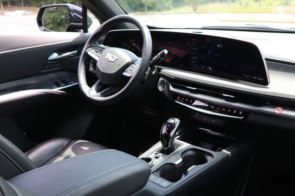 Used 2025 Cadillac XT4 Premium Luxury FWD image 21