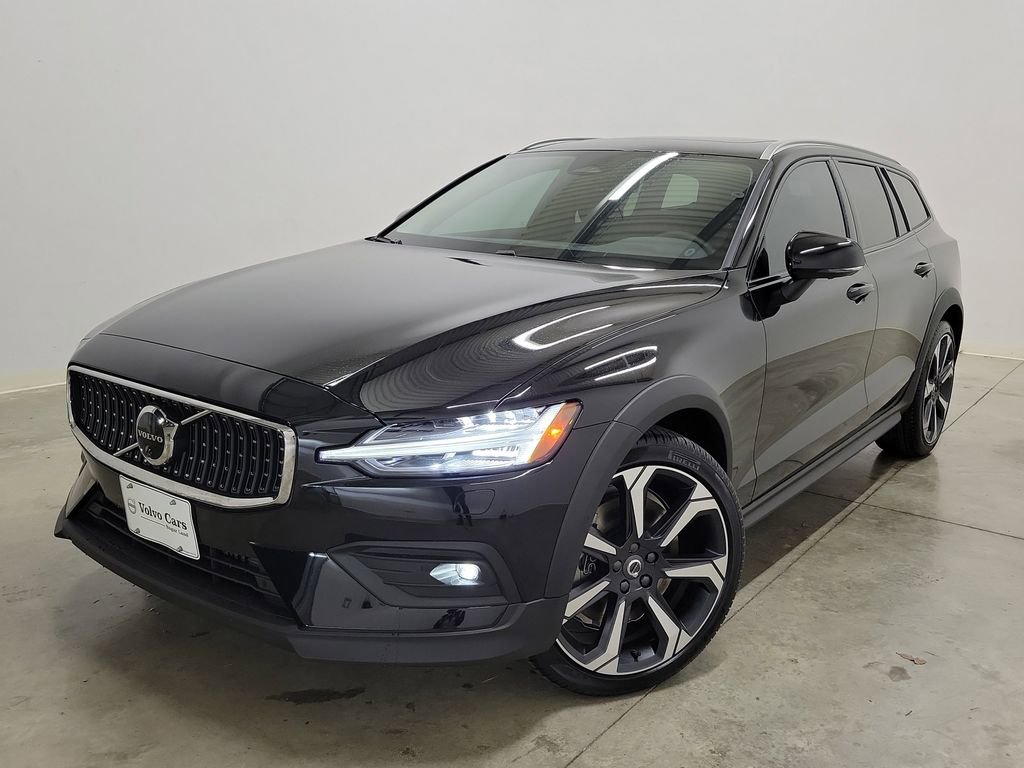 New 2026 Volvo V60 B5 Cross Country Plus w/ Protection Package Premier image 33