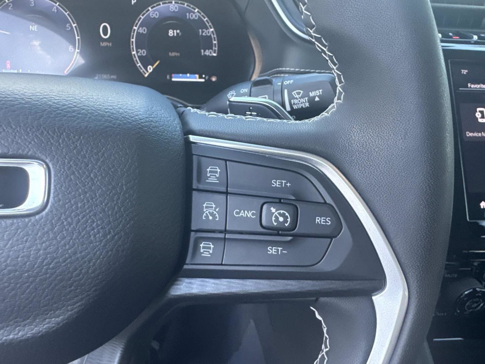 Used 2023 Jeep Grand Cherokee Laredo image 27