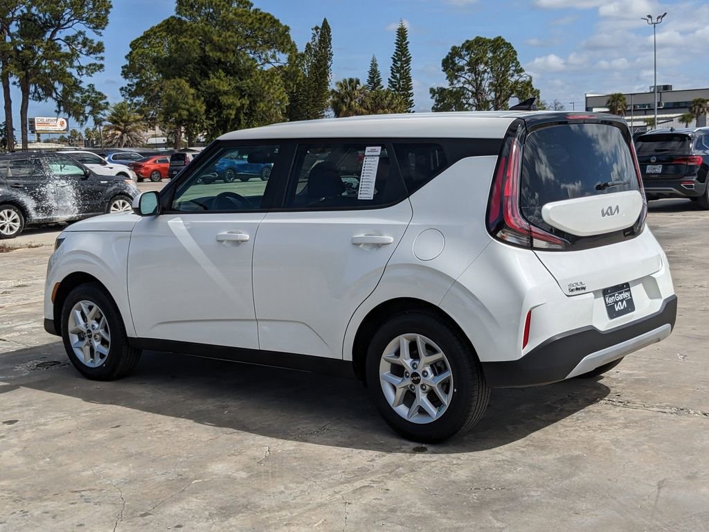 Certified 2025 Kia Soul LX image 7