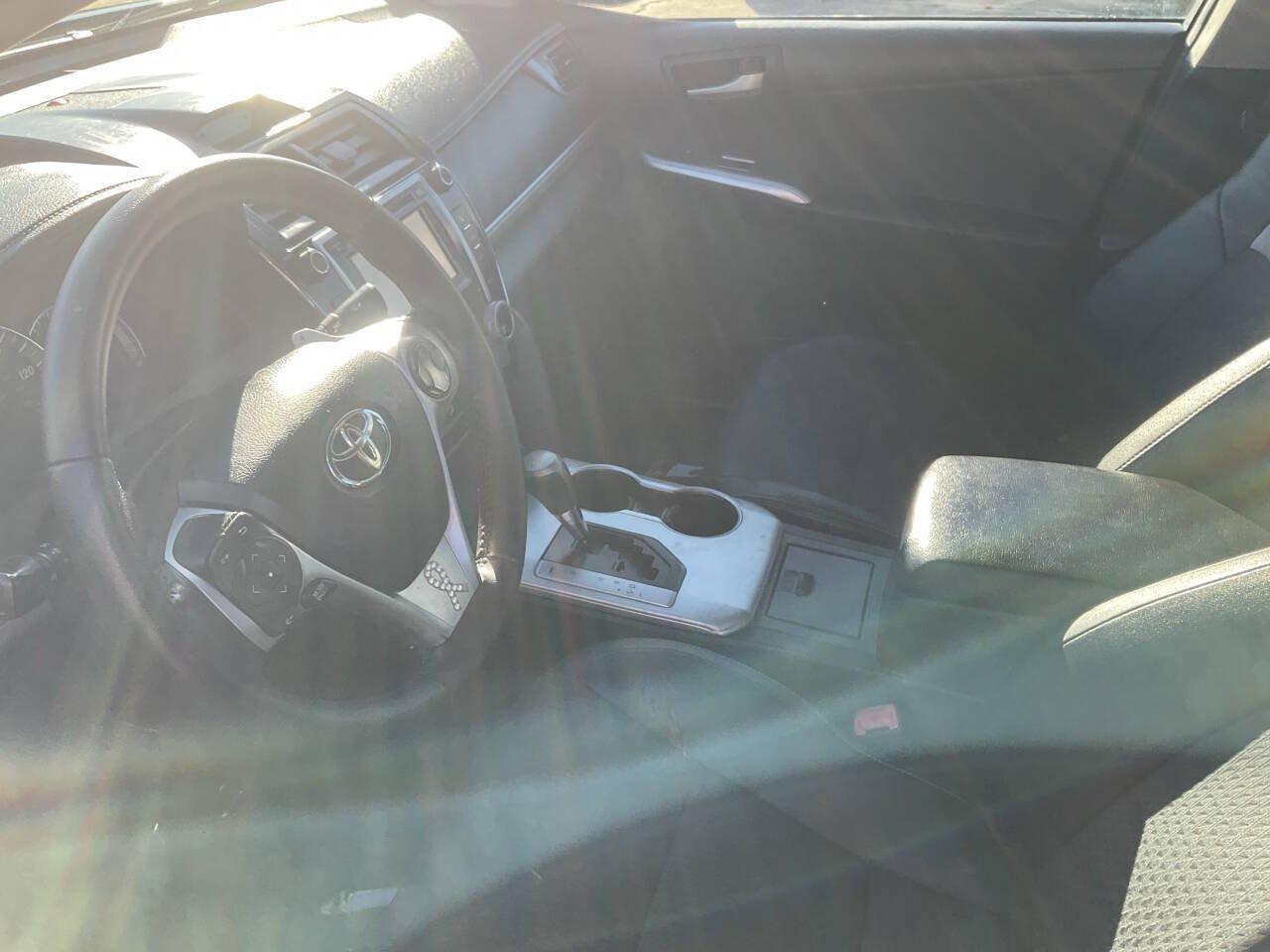 Used 2012 Toyota Camry SE FWD image 13