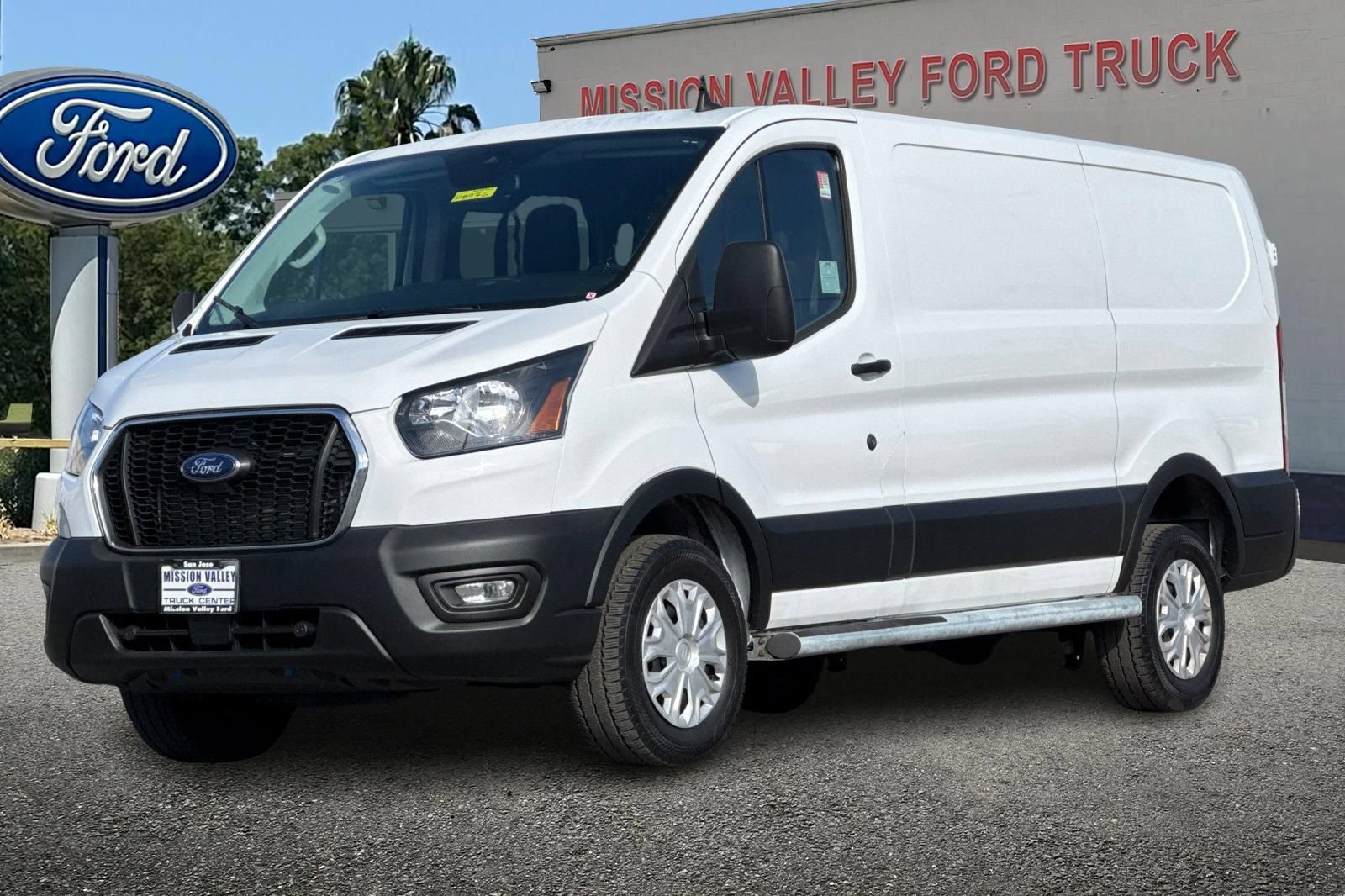 Used 2025 Ford Transit 250 Low Roof w/ Exterior Upgrade Package RWD image 8