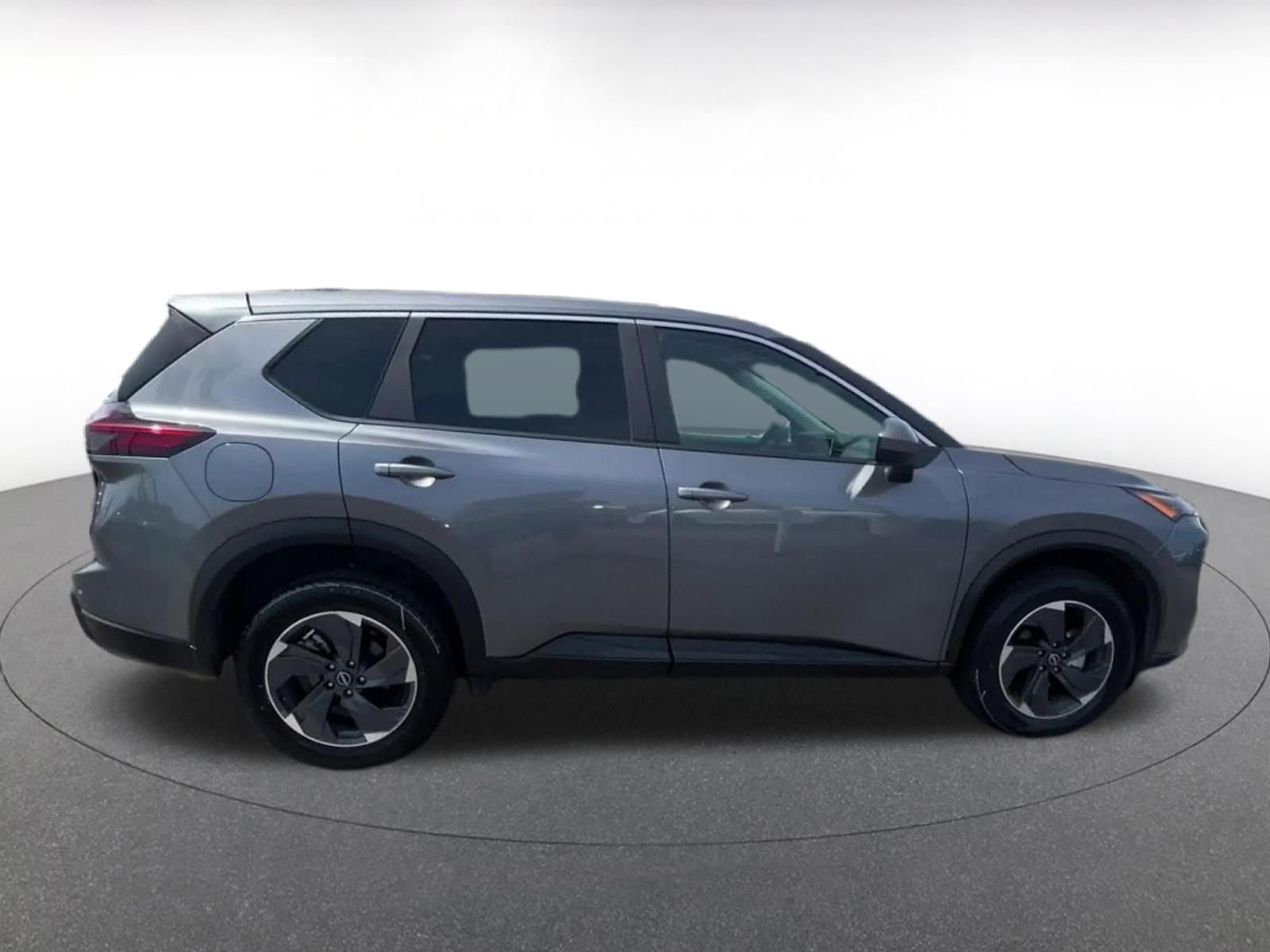 Used 2025 Nissan Rogue SV FWD image 16