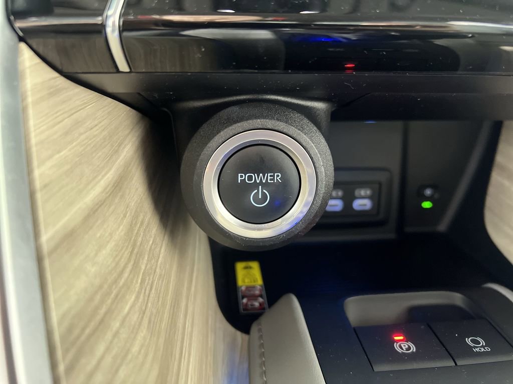 Used 2024 Toyota Venza Limited image 17